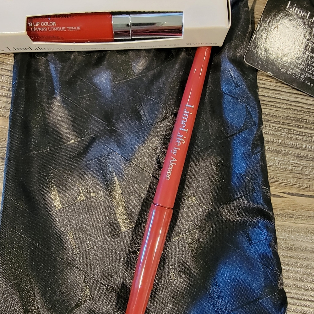 Limelife lip set